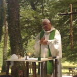 L’estremo saluto a don Fausto Parisi, sacerdote scomodo